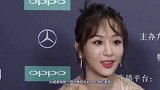 杨紫踩十公分高跟鞋上台领奖，肖战下意识的反应，网友直呼真男神