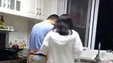 自从女儿在家后，啥事都不用管了，真是跟着女儿沾光啊！