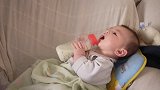 中法混血宝宝，3个月就这么大了，这样喂养宝宝吃的好嗨啊