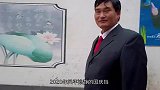 大衣哥儿媳回门遭围观，儿子沉默不语的样子，像极了另一个朱之文