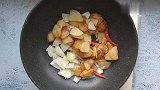 土豆最好吃的做法，又香又过瘾，米饭能多吃两碗，两天不吃就馋