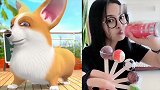 美女直播吃儿时玩具棒棒糖，看着就过瘾，童年向往的生活