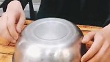 这位大哥一看就是专业的鼓手,看到这个手法我就知道,这是位高手