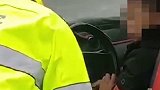 警惕车内一氧化碳中毒！司机朋友们如果长时间在车里要把窗户留个小缝，通风换气！