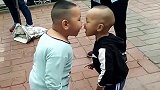 两个小屁孩街头吵架，下一秒小个子怂了，看一次笑一次！