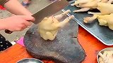 农村小姑娘一天切几百只鸡，这刀工太熟练了，不输顶级大厨！