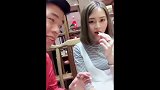饭店搭讪正在吃饭的美女，花言巧语让她这样喂我！