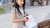 请尊重靠自己双手赚钱的人！