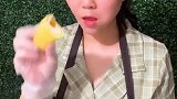 这个香蕉有点难剥哦