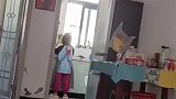 女子做饭受伤没法刷碗，丈夫一句话让人心寒