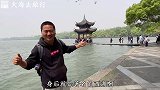 第一次来杭州，先坐船游览西湖，看看著名的三潭映月！