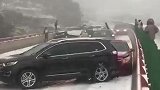 冬天的大雪天比较滑，注意行驶安全