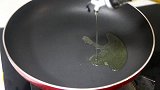 鲫鱼汤要想奶白无腥味，月子里这样做最营养，关键做法还特别简单