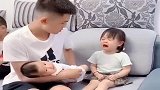 每次为了争抱小表妹都得哭一场，自己还是个宝呐，不敢让你抱啊