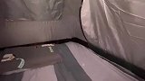 男子在卧室支帐篷，网友见状傻眼了