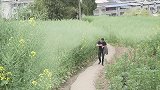 四川方言：小伙要出国，老表些吓一跳，连忙想办法！