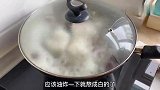 山西大同，肉娃把黑鱼炖好了请妈妈品尝，有股怪怪味道