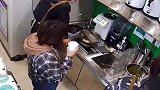 小伙退伍后，被点名的本能反应亮了