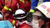 福建泉州酒店倒塌12岁男孩被埋16小时获救：我的妈妈还在里面