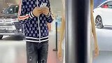 偷看车模没过三秒，精彩剧情即将开始