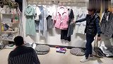 妹妹男朋友工作室挑衣服，连着挑了好几件，鬼哥着急要赶人走了