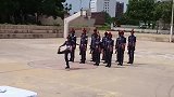 见识一下印度女士兵长的正步，真厉害
