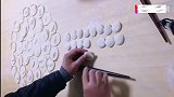 “好男人”教你怎么擀饺子皮！