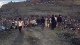缅甸莫西沙矿区实况：现代版愚公移山，上万人的缅甸翡翠矿山！