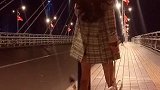姑娘，有什么事请冲我来，电线杆是无辜的