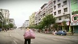 最后的棒棒老黄回到女儿空荡荡的家后,开始四处乱投医