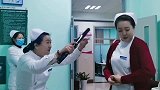 护士为了跳好舞，今天特意找来同事配合，缓解一下夜班的疲劳！
