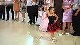 令人惊诧的儿童双人舞 真是可爱无敌啊