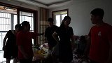 老表光荣退伍，整整2年没见面，胖妹请客下馆子，必须好好来招待
