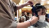 妹子嫌“波波头”不够时尚，发型师拿起电推剪直接铲，完全不一样