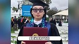 歌手陈红参加儿子毕业典礼，23岁达达身形高大，母子同框像姐弟