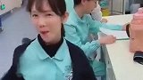 最近这位护士火了，上班时间还敢这么调皮，请到院长办公室来一趟