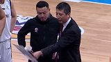 气疯了！郭士强不满球队表现怒仍战术板