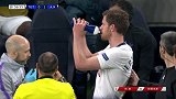 真的不行了！维尔通亨场上站立不住 再次被两人架出场外