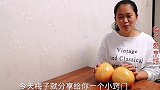 才知道，柚子去皮这么简单，只切一刀，皮肉轻松就分离，长见识了