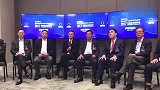 马云峰会上遭遇曹德旺，两人坐姿气场差距大！大佬相遇会发生什么