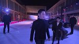 智族GQ2017年度人物盛典：歌手梁博红毯亮相