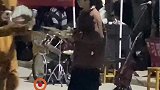 00后大学生招新现场表演河南曲剧