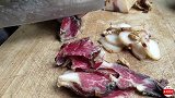 穷人家的生活太好养了，在农村这样吃腊肉，不愧是高手在民间