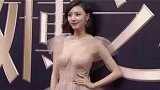 陈雅婷真大胆，薄薄一层“透视装”盖不住，果然是王思聪的心头肉