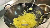 蛋炒饭怎样做粒粒分明口感香？大厨教你简单方法，满满的小技巧