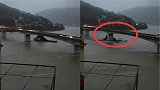 陕西一挖沙船失控撞上桥墩 船身瞬间断成两截