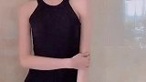 包臀裙简约而不简单，美女小姐姐充满奢华复古气息