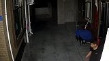 小偷入室盗窃嚣张留字条：这电脑不行 帮你换了