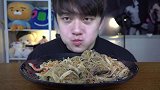 韩国巨口小哥YUDITY是个杂菜迷，瞬间解决一整盘！
