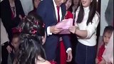 新郎给新娘读保证书，新郎一张口，娘家人失态了！